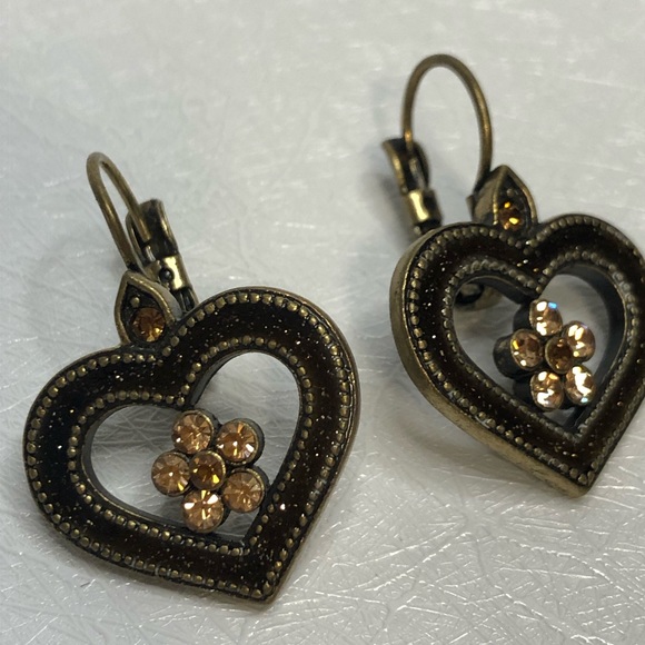 Vintage Vibe Heart with Flower Earrings. - Picture 3 of 7